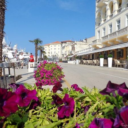 Apartments Mladenka Porec Bagian luar foto