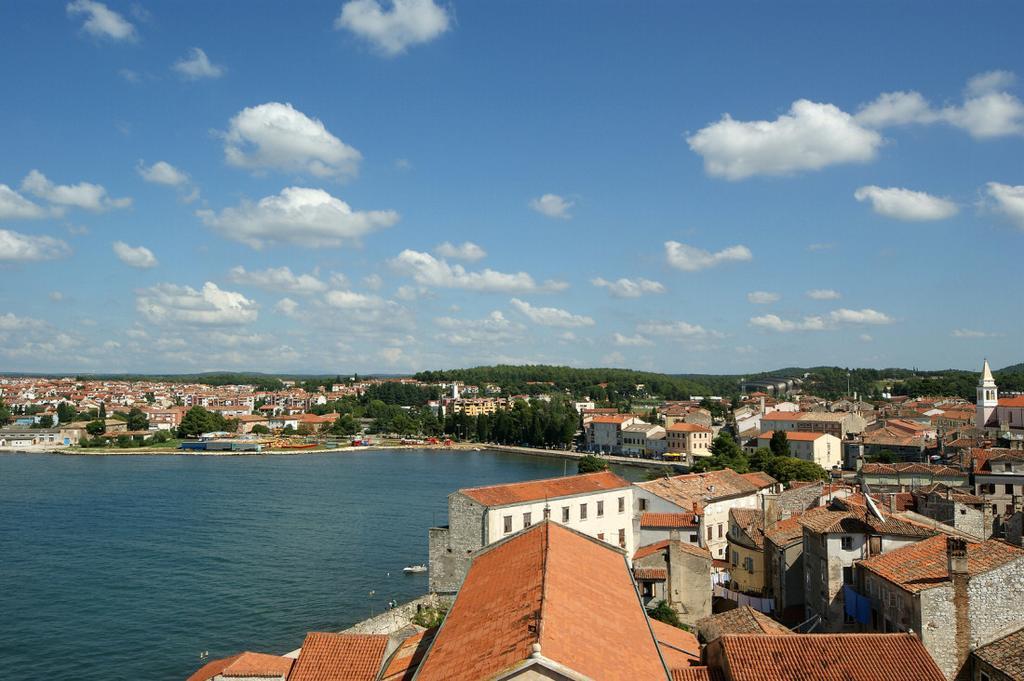 Apartments Mladenka Porec Bagian luar foto