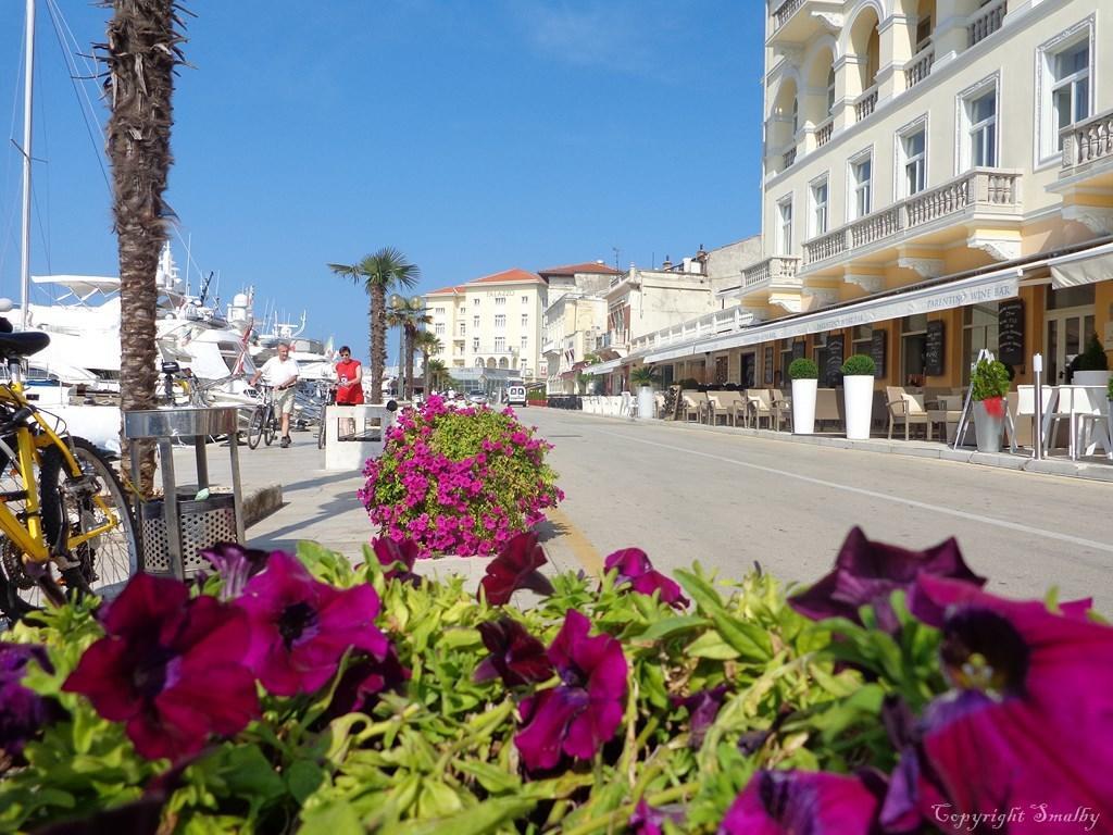 Apartments Mladenka Porec Bagian luar foto